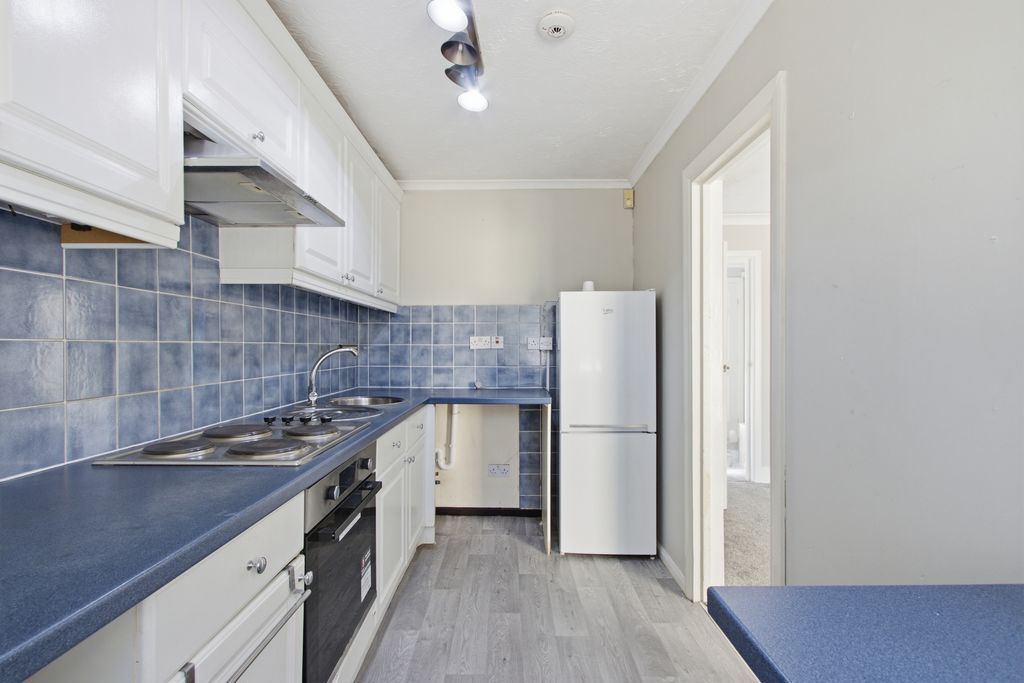 Property photo 3 of 9 Kitchen