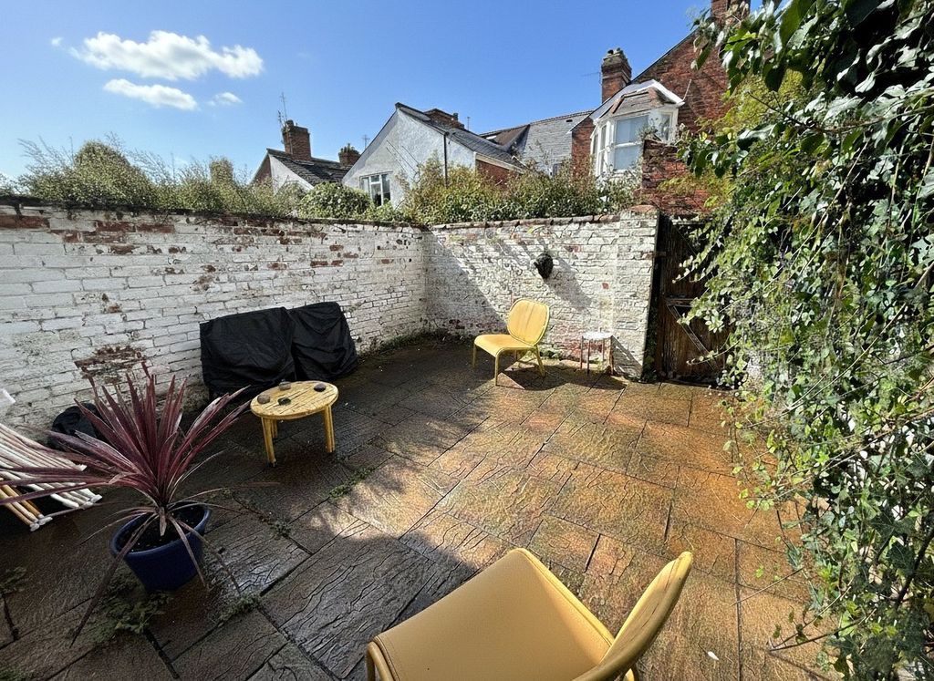 Property photo 2 of 9 Garden