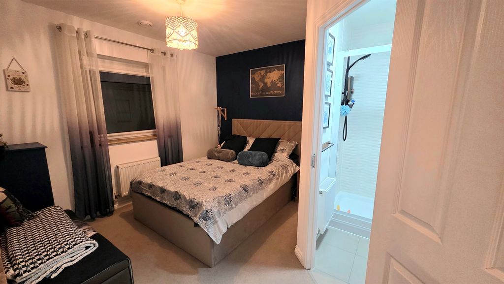 Property photo 3 of 21