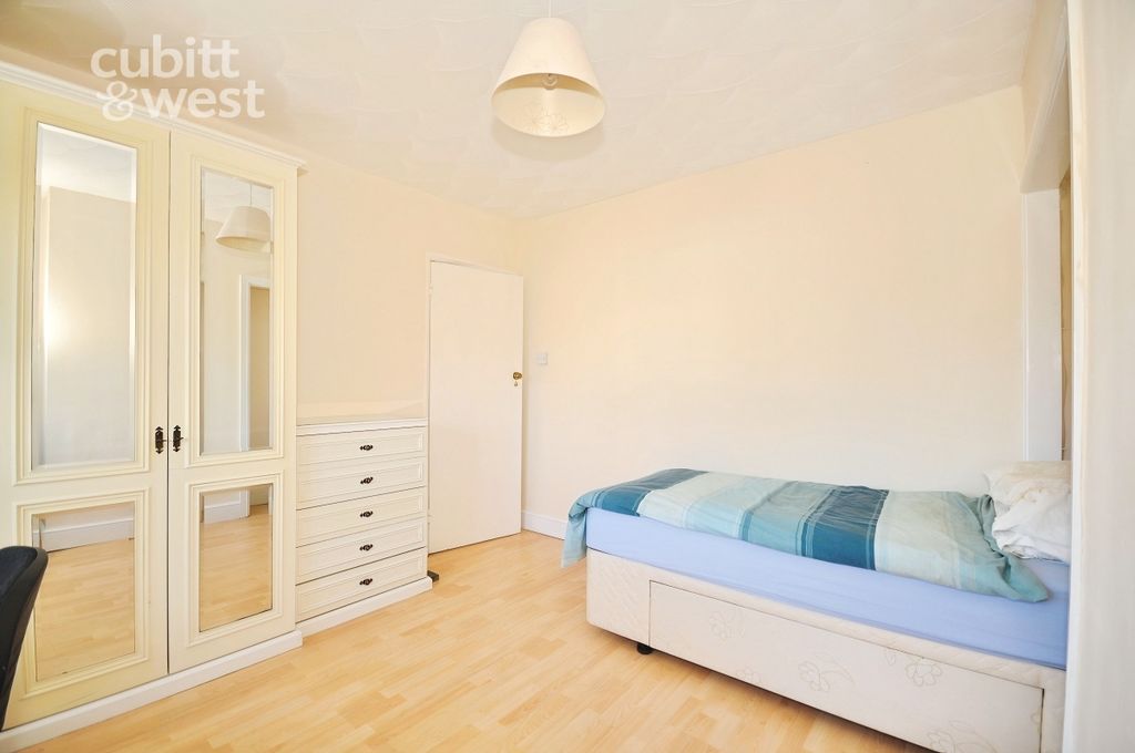 Property photo 1 of 9 Double Room