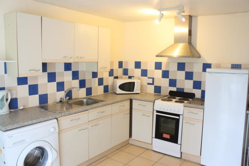 Property photo 3 of 11 Kitchen