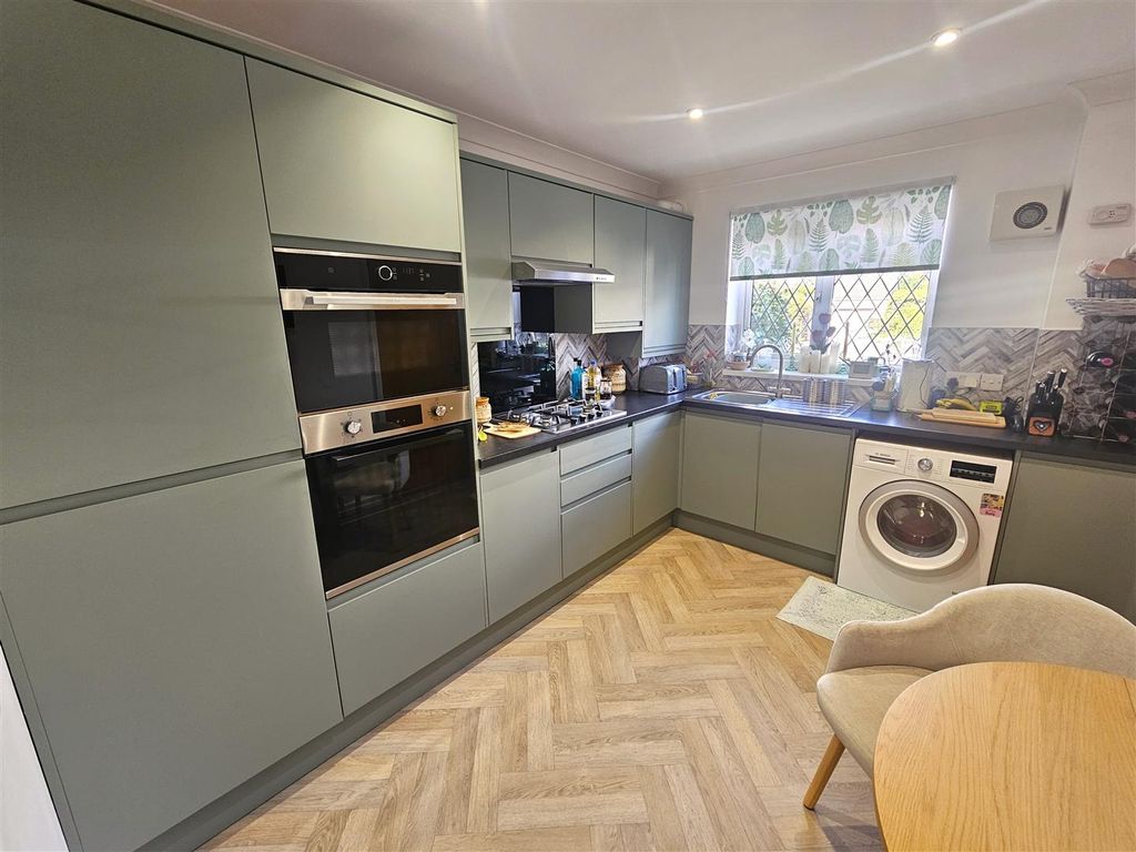 Property photo 3 of 12 Kitchen Diner.Jpg