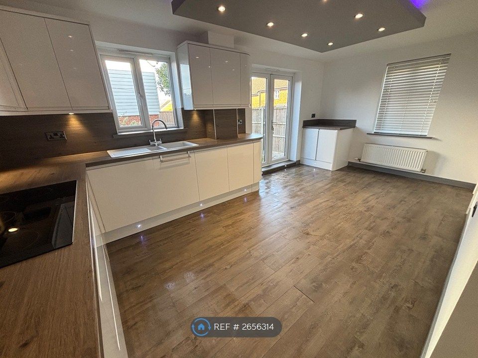 Property photo 3 of 16 Kitchen