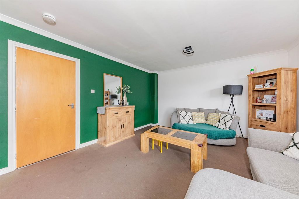 Property photo 3 of 18 21A Cleghorn Street Dundee-10.Jpg