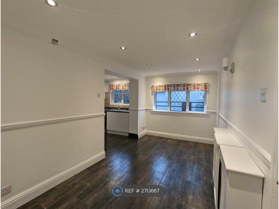 Property photo 3 of 9 Dining Room