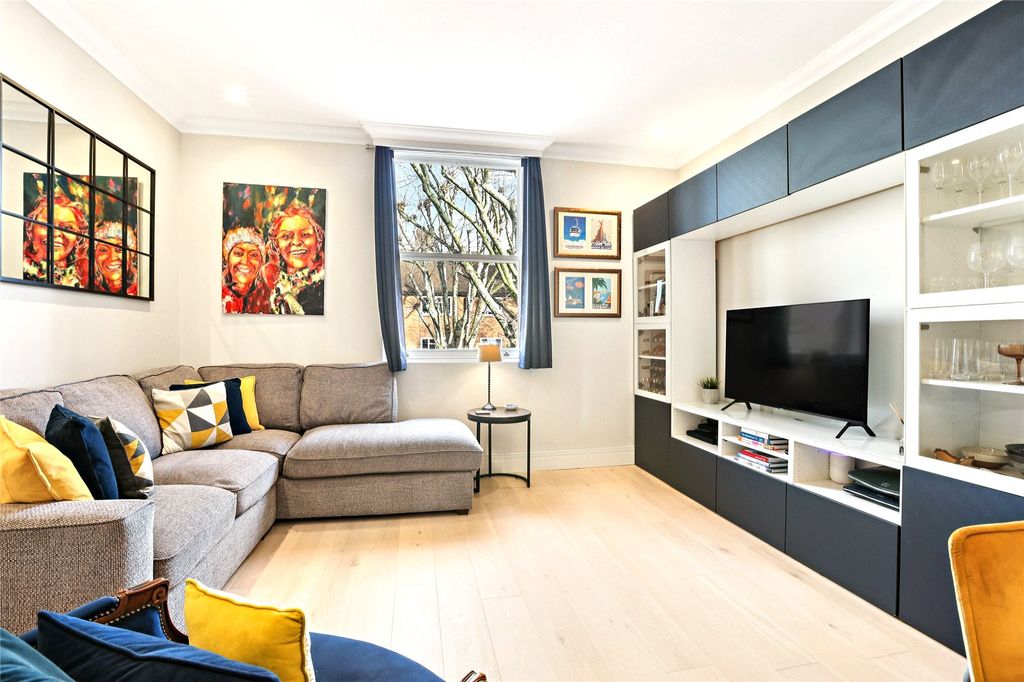 Property photo 3 of 14 Kitchen/Reception