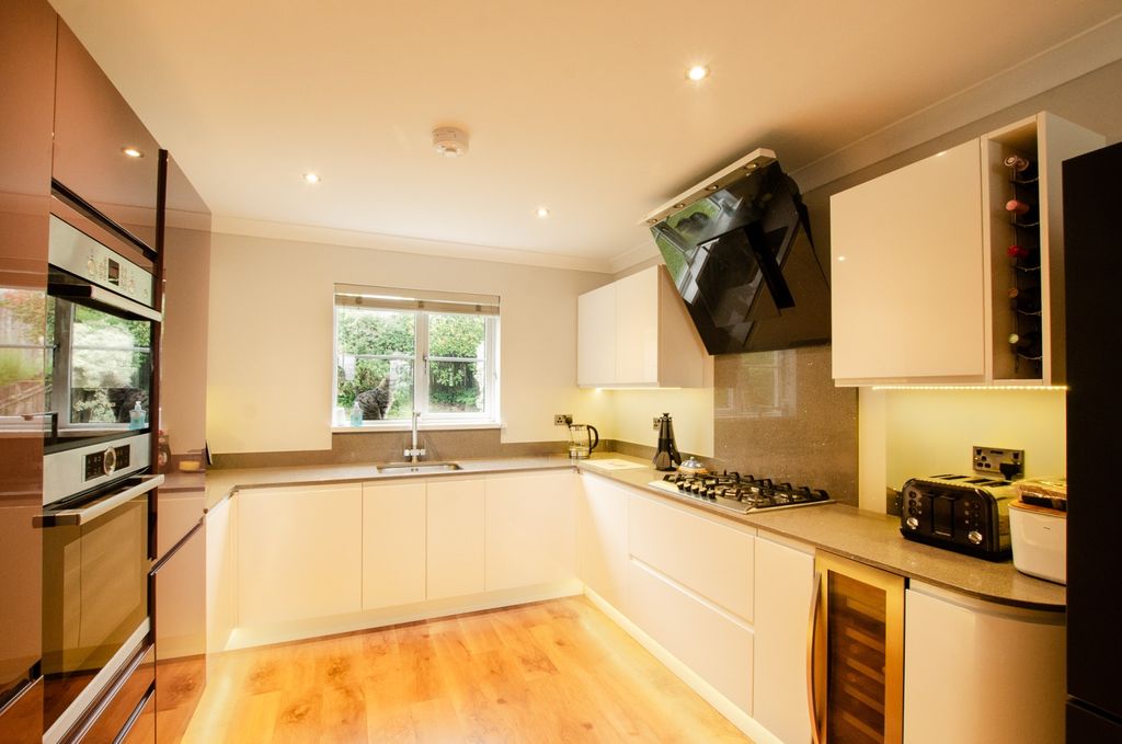 Property photo 2 of 18 49 Kestell Park Tps Bodmin - 01208 74182-1
