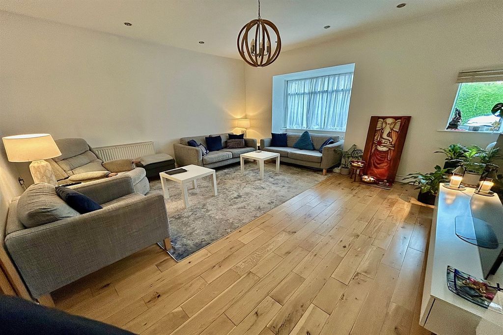 Property photo 3 of 25 Living Room