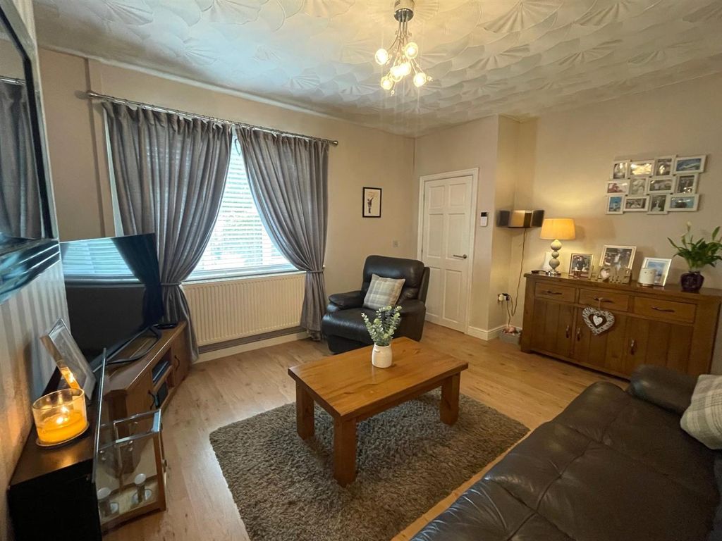 Property photo 2 of 28 c1.Jpg