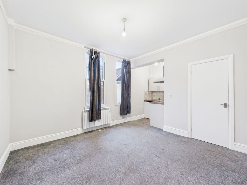 Property photo 1 of 3 Studio