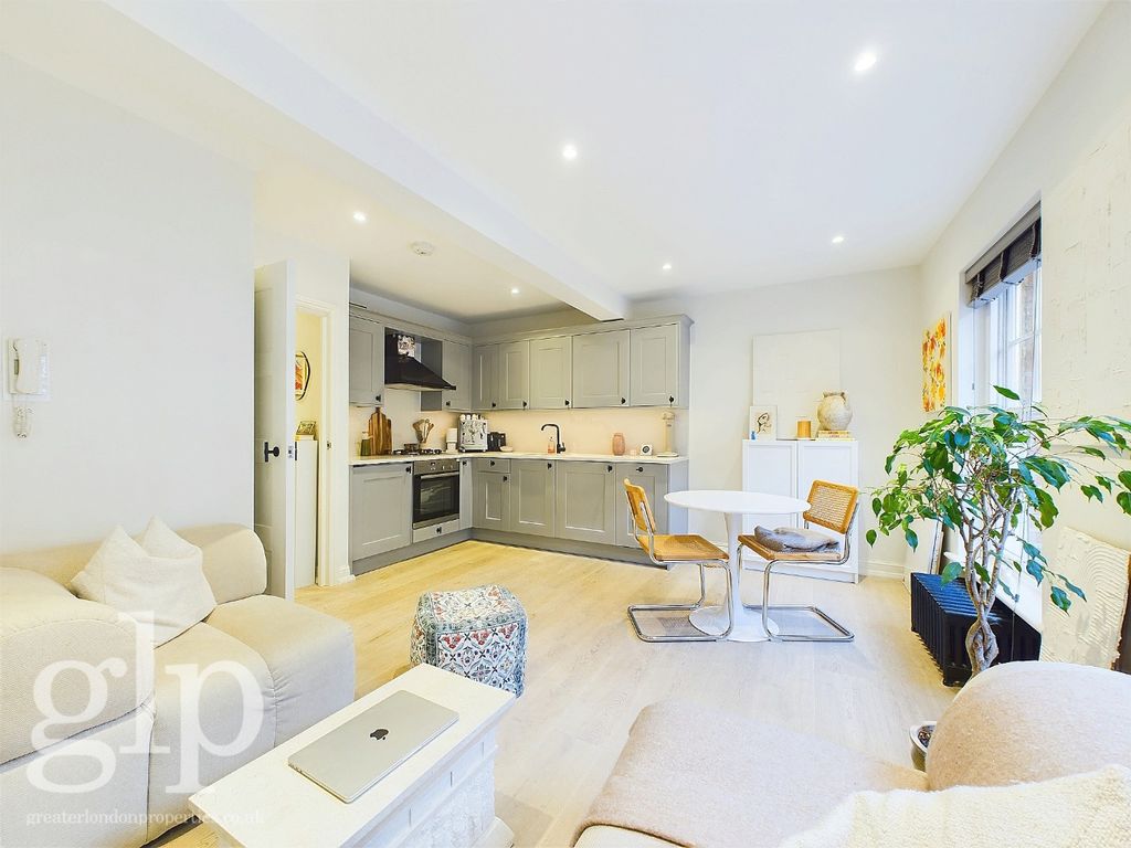 Property photo 1 of 18 965160