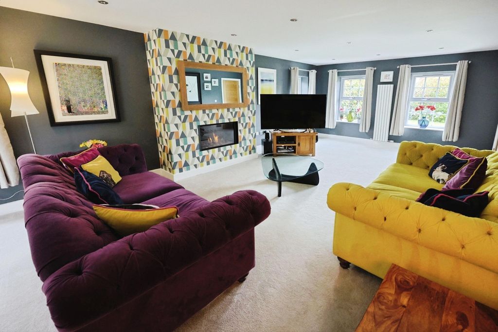 Property photo 3 of 30 Pbox-Img.Jpg