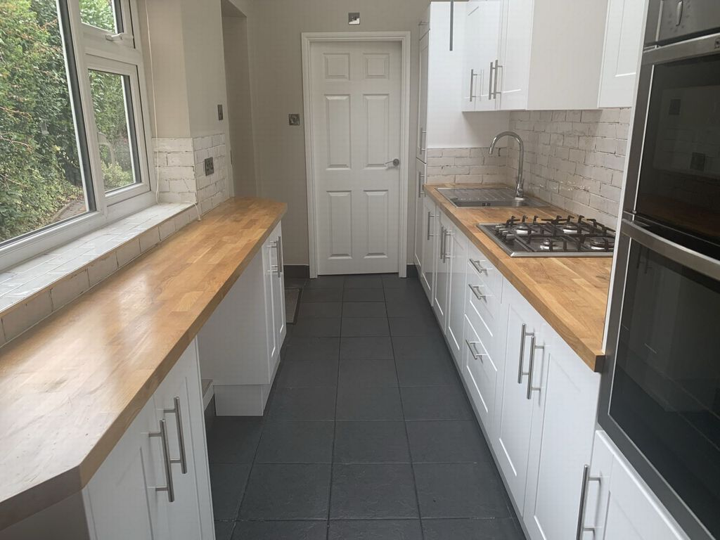 Property photo 2 of 10 Kitchen