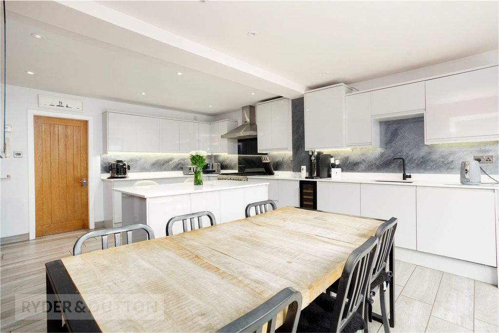 Property photo 3 of 30 Kitchen/Diner
