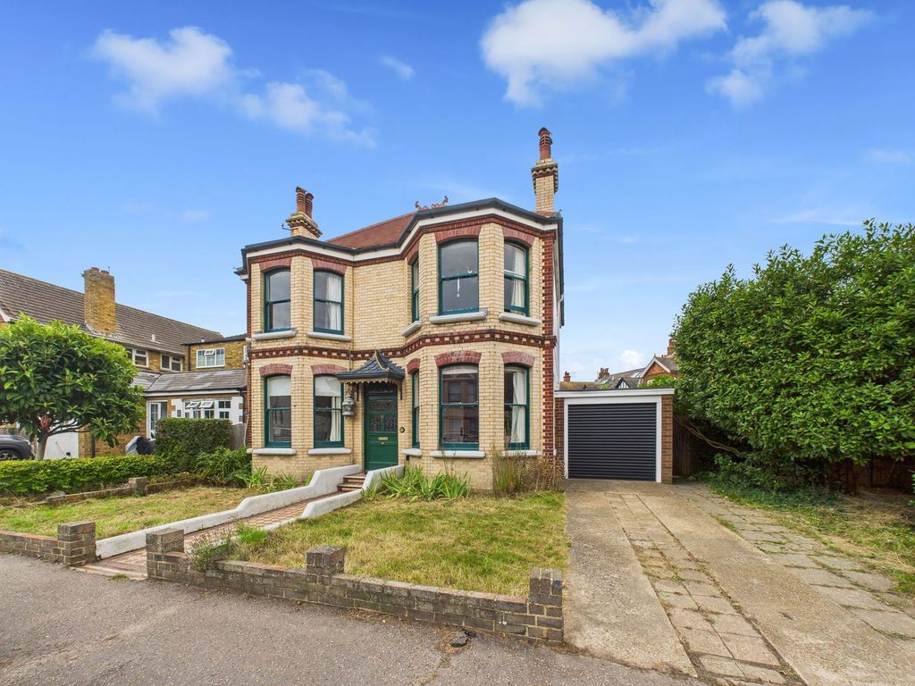 Property photo 1 of 18