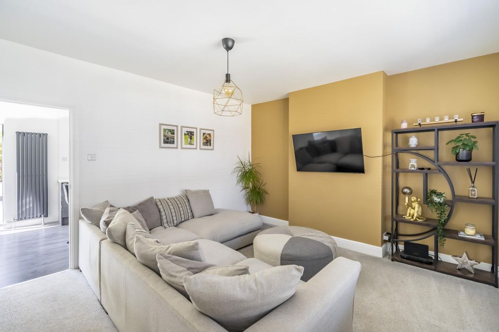 Property photo 2 of 22 Living Room