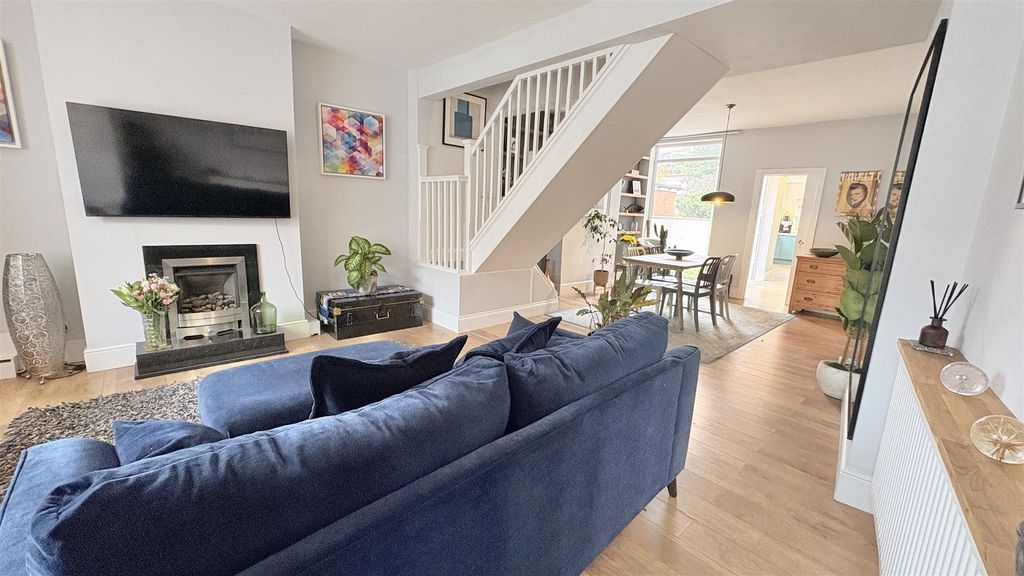 Property photo 2 of 23 Open Plan Living/Dining