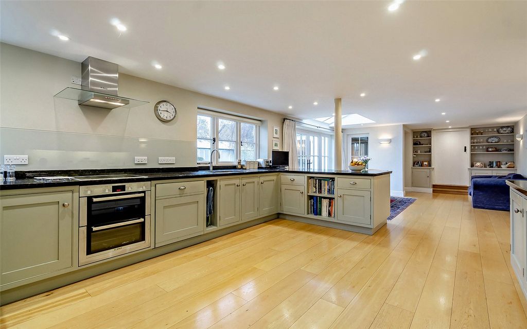 Property photo 3 of 27 Kitchen