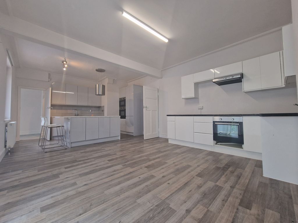 Property photo 1 of 11 6 Bed Detached House To Rent Egerton Gardens, London Nw4