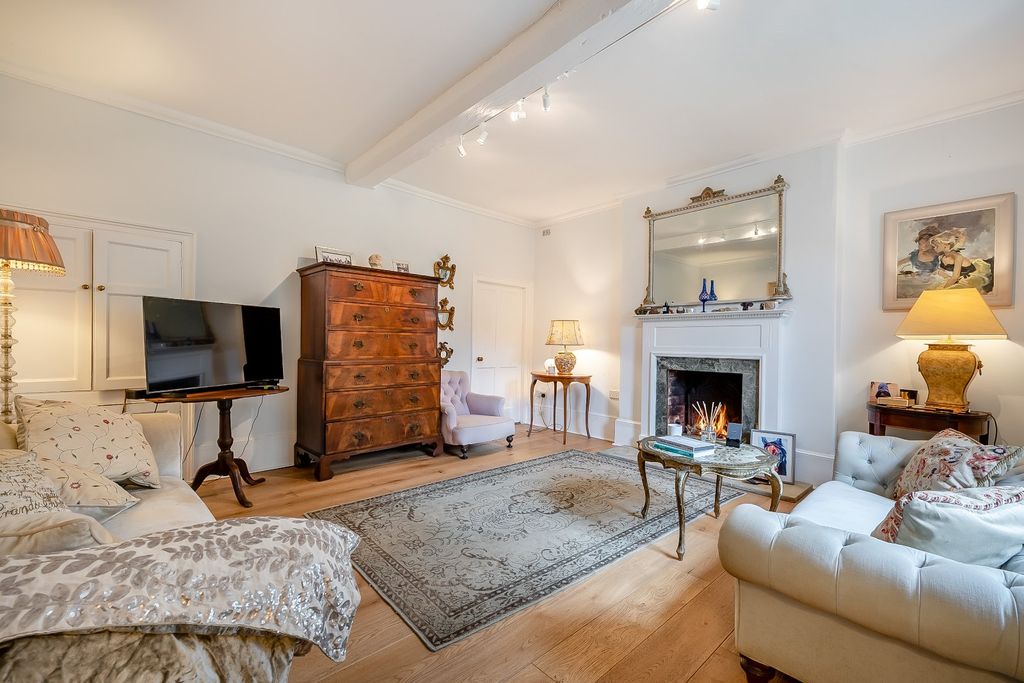 Property photo 2 of 22 Drawing Room