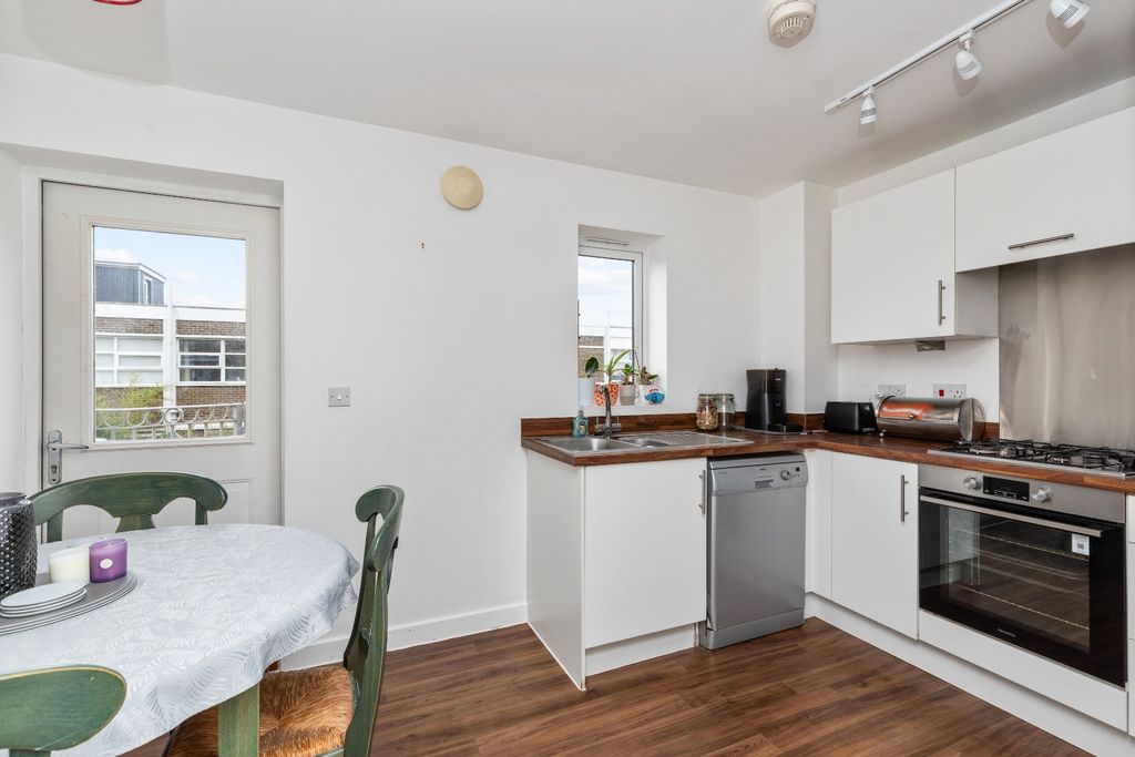 Property photo 3 of 12 4400997