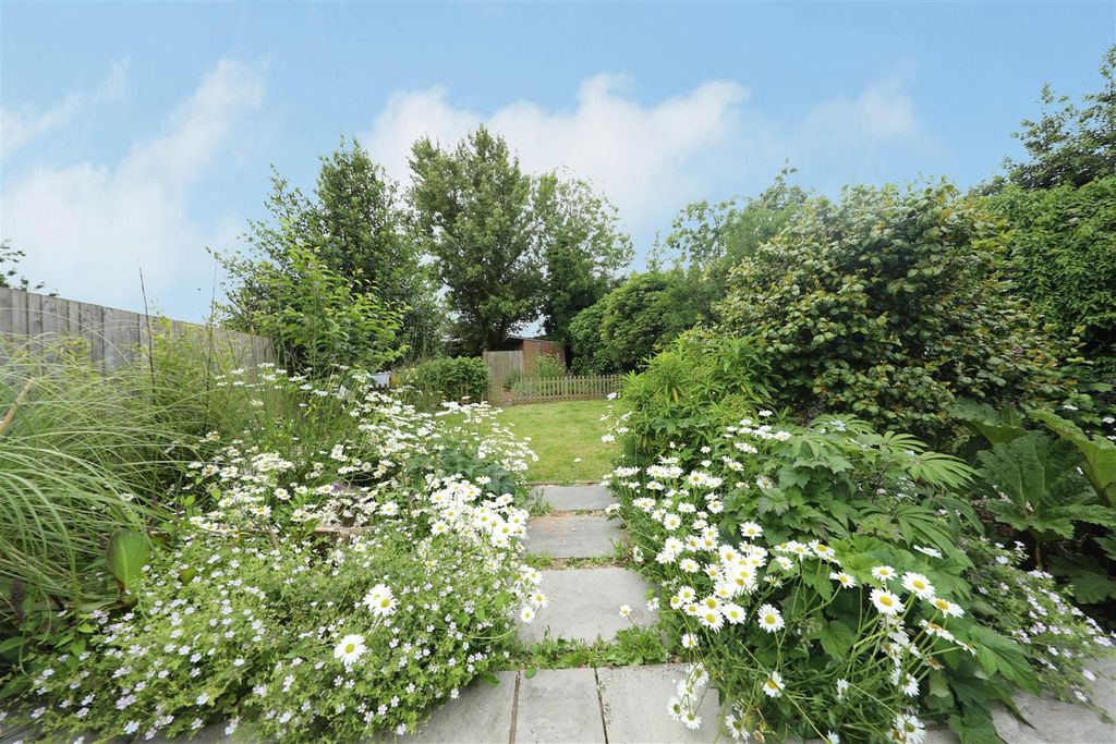 Property photo 3 of 27 Outside