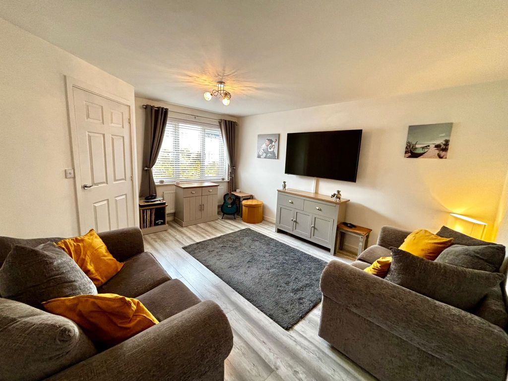 Property photo 2 of 17 Lounge