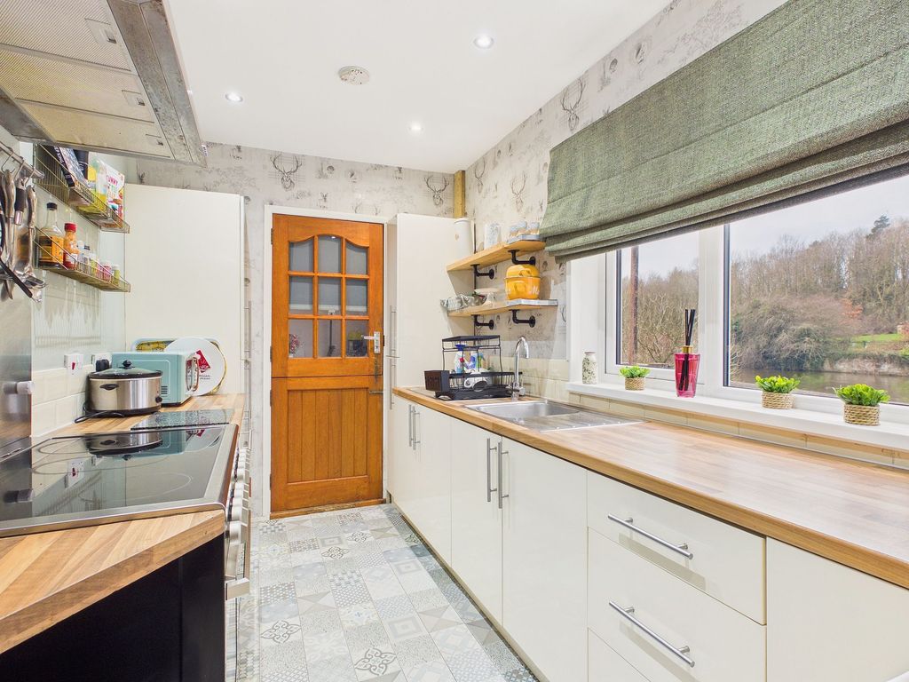 Property photo 3 of 14 Kitchen