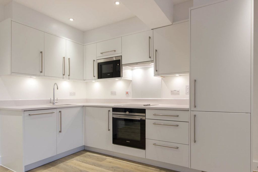 Property photo 2 of 6 Kitchen
