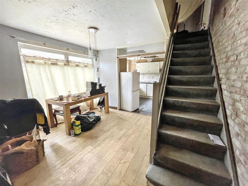 Property photo 2 of 9 20260817173306_20260817-Interior-14-Iaq1Ligbiu2Dyb