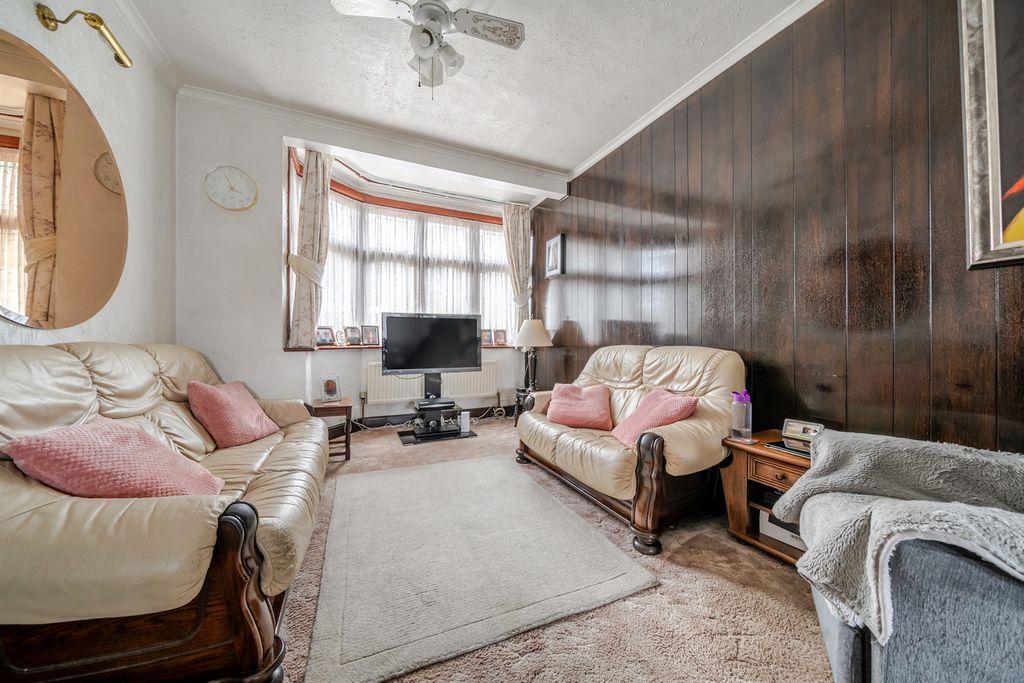Property photo 3 of 12