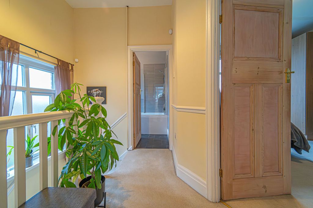 Property photo 3 of 36