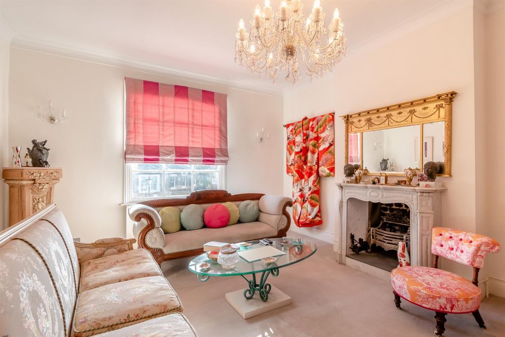 Property photo 2 of 27 8639843-Interior15.Jpg
