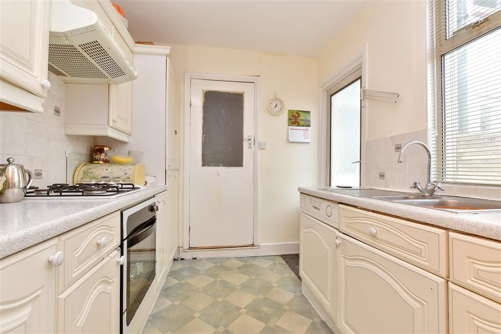 Property photo 3 of 9 Kitchen