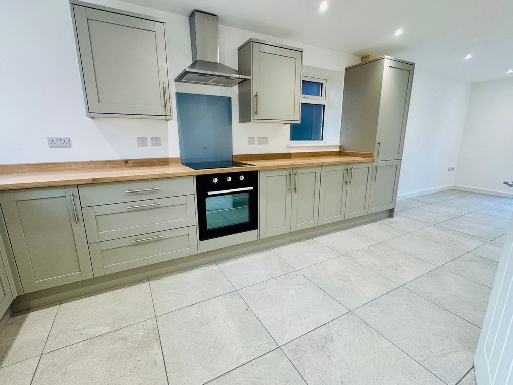 Property photo 3 of 38 Image