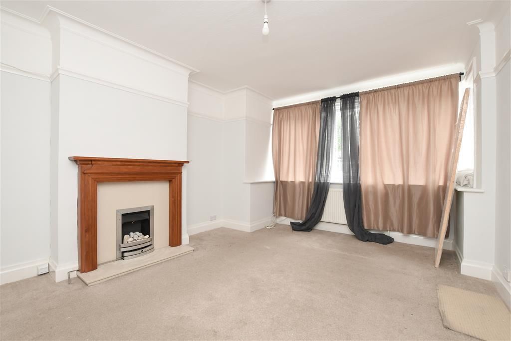 Property photo 3 of 7 Living Room