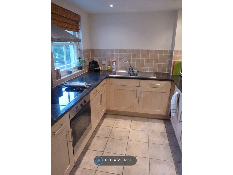 Property photo 3 of 11 Kitchen