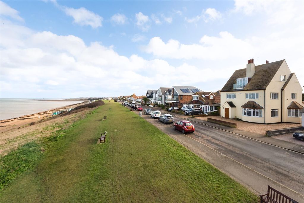 Property photo 2 of 30 Marine Parade, Tankerton, Whitstable
