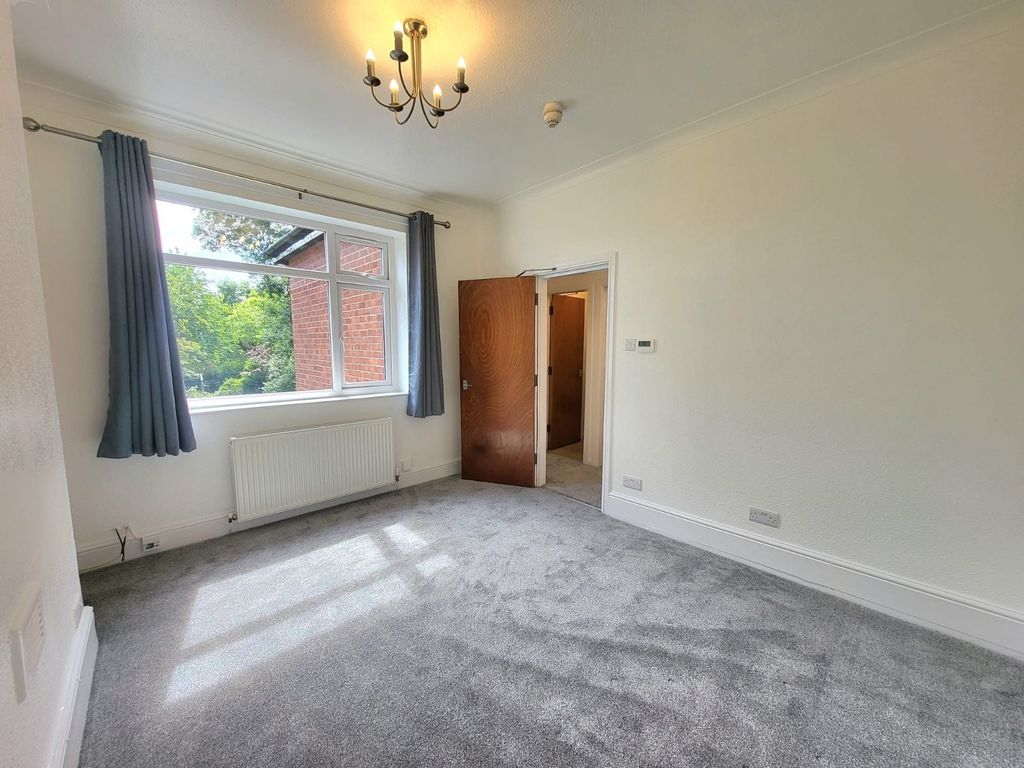 Property photo 2 of 8 Picture No. 15