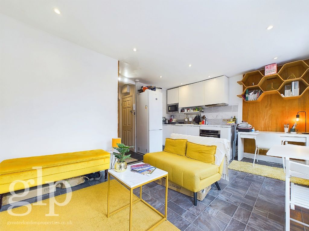 Property photo 1 of 15 2693592