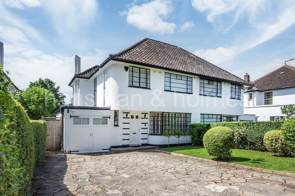 Property photo 1 of 18