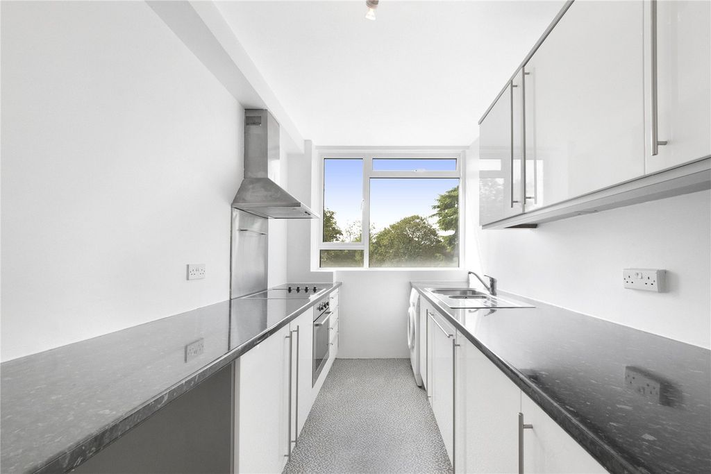 Property photo 1 of 16 Picture No. 08