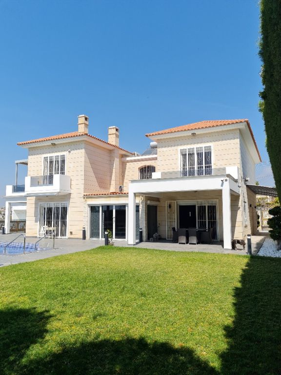 Property photo 2 of 16