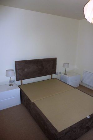 Property photo 2 of 6 Bedroom (2)