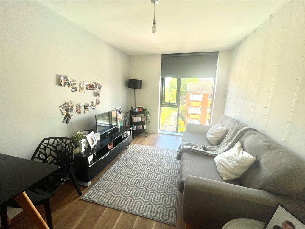 Property photo 2 of 9 Lounge