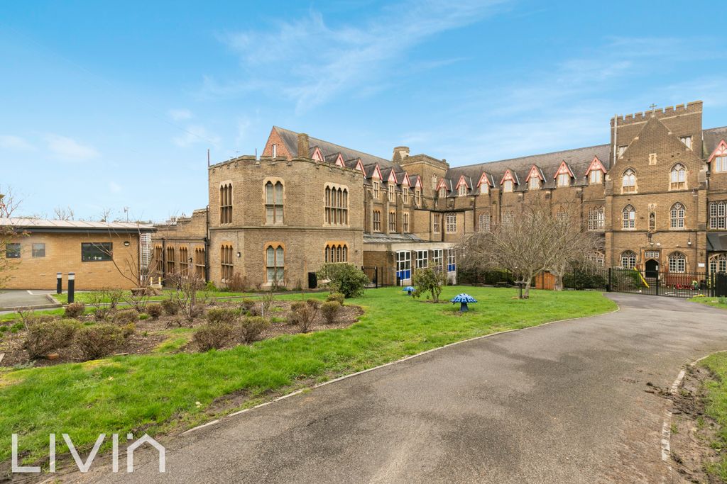 Property photo 1 of 9 Our Lady's Close 1 -37