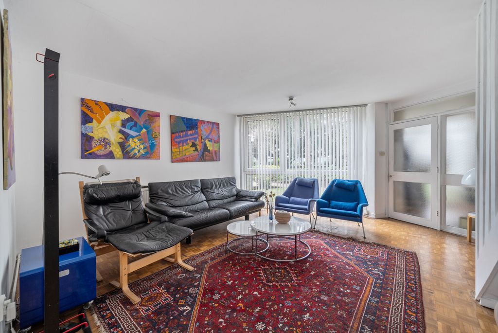 Property photo 3 of 16 1402991-19-698093...