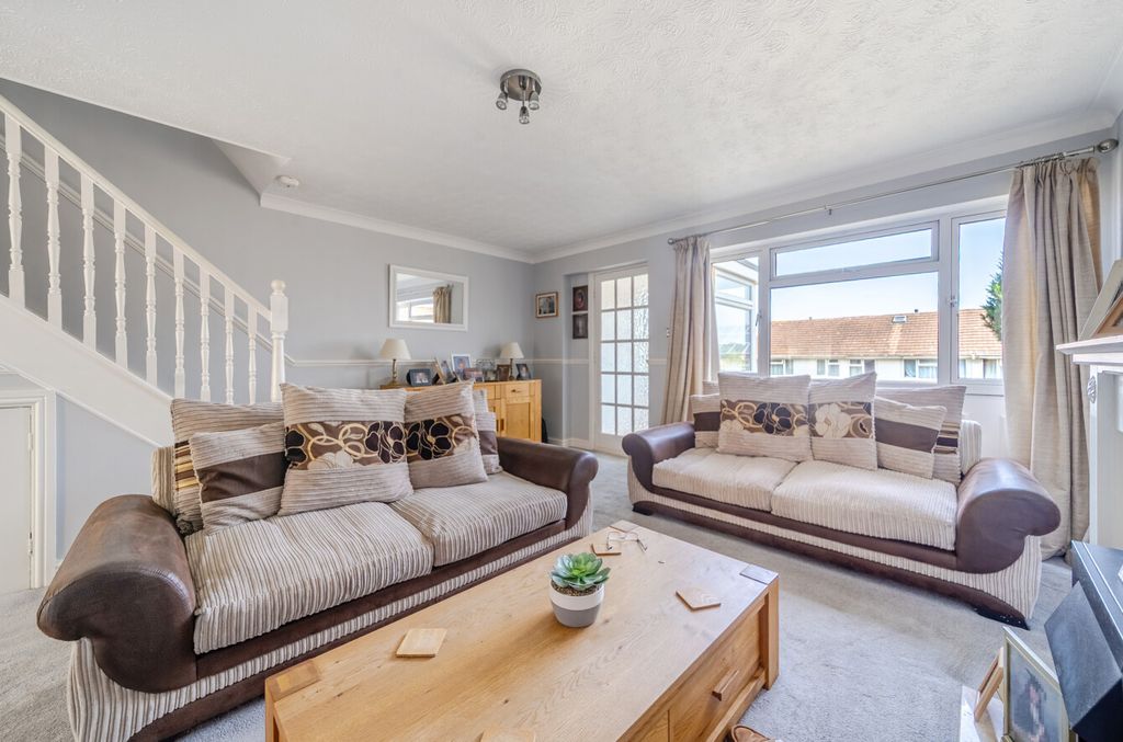 Property photo 2 of 14 1337073-2-689F329...