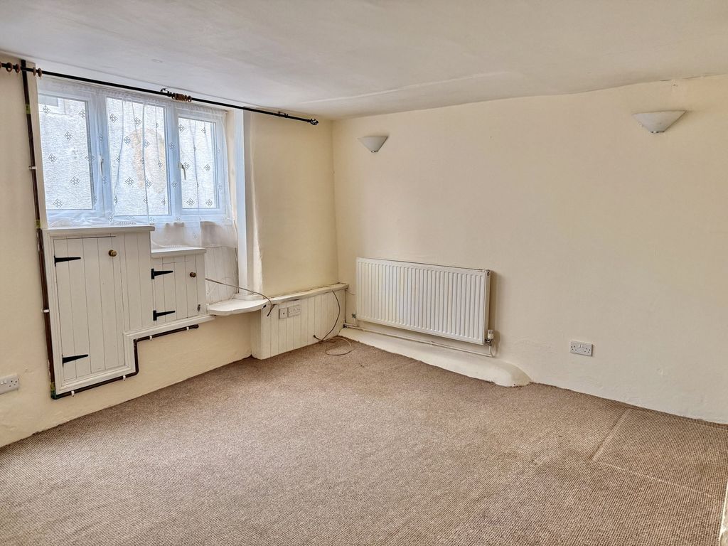 Property photo 3 of 14 Living Room