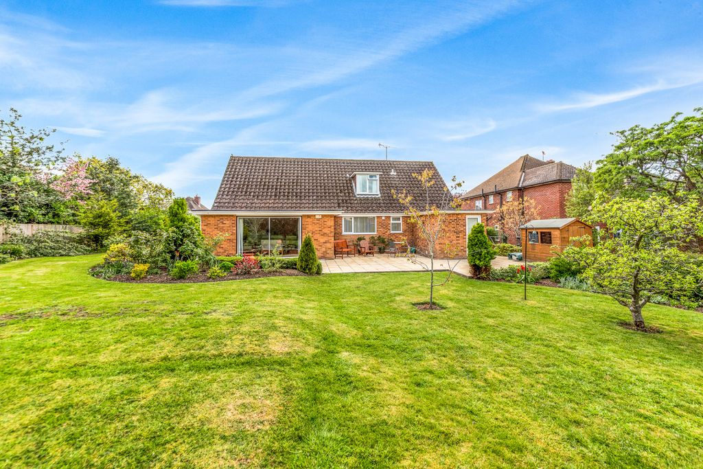 Additional image 21 of 3 bed detached bungalow for saleLichfield Avenue, Evesham WR11